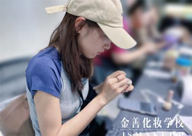 長(zhǎng)沙美甲學(xué)校有哪些？推薦三家教學(xué)好的美甲學(xué)校！
